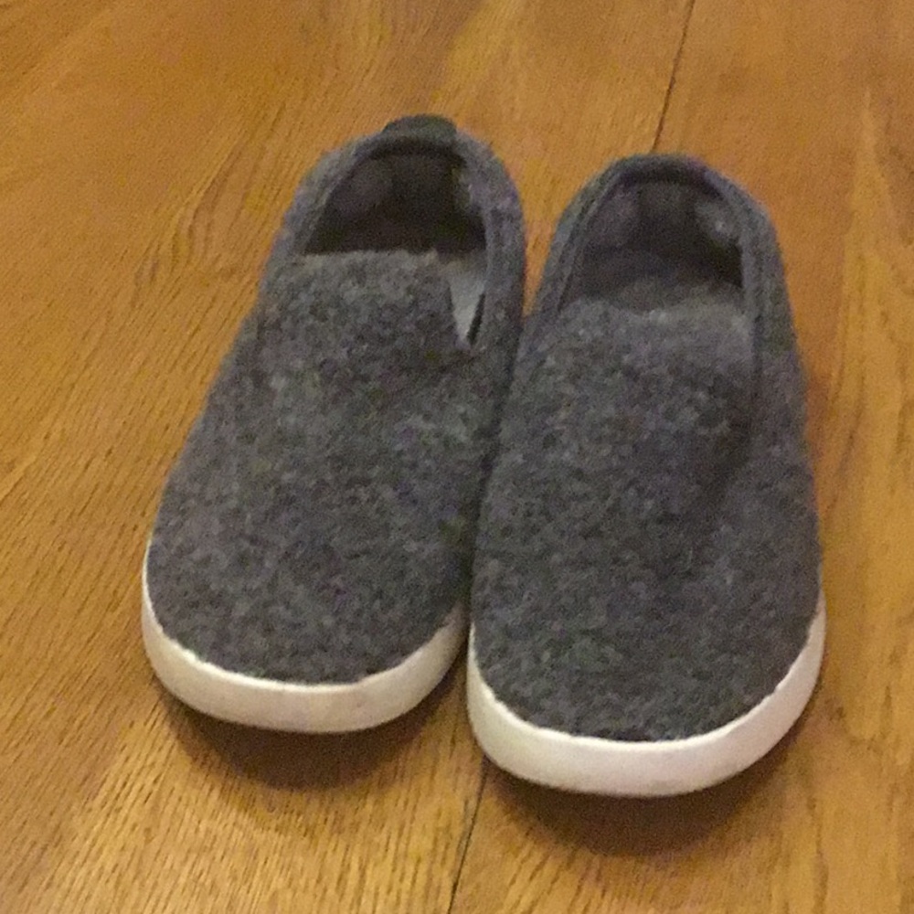 Woman’s allbirds grey wool loungers. Size 7. Removable sole. So soft and comfy!